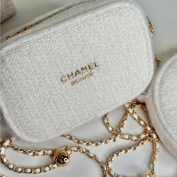 CHANEL Absolute Allure Set Holiday 2023 Cosmetic Pouch - Picture 12 of 12